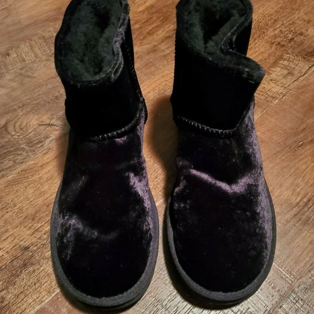 Ugg Women's Size US 8 Classic Mini II Ankle Boot Black Sheepskin Suede New